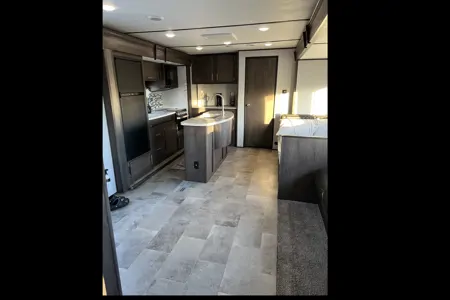 Cesar's Coleman Lantern 337BH Travel Trailer