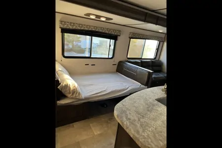 Cesar's Coleman Lantern 337BH Travel Trailer