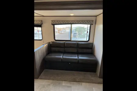 Cesar's Coleman Lantern 337BH Travel Trailer