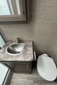 Beautiful 2024 Thor Four Wind 22e