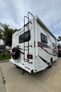 Beautiful 2024 Thor Four Wind 22e