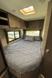 Beautiful 2024 Thor Four Wind 22e