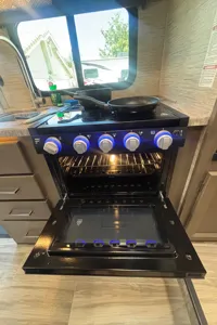 Beautiful 2024 Thor Four Wind 22e