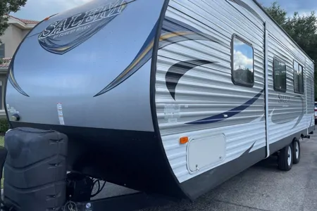 ROOMY 27 FOOT BUNK HOUSE! Delivery roundtrip