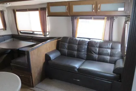 ROOMY 27 FOOT BUNK HOUSE! Delivery roundtrip