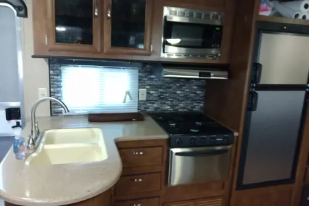 ROOMY 27 FOOT BUNK HOUSE! Delivery roundtrip