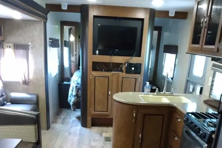 ROOMY 27 FOOT BUNK HOUSE! Delivery roundtrip