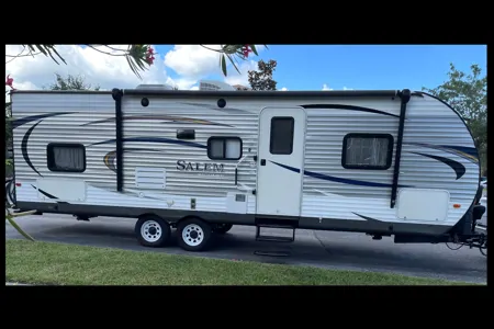 ROOMY 27 FOOT BUNK HOUSE! Delivery roundtrip