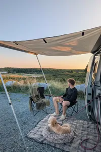 Sherbie — Mini-van aménagé | Va partout | 8L/100km | Batterie 4 jours