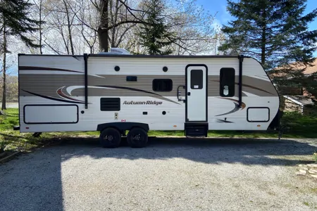 Zachary's Starcraft 26bhs Travel Trailer