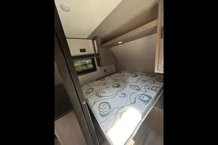 Zachary's Starcraft 26bhs Travel Trailer