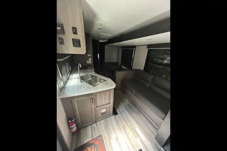 Zachary's Starcraft 26bhs Travel Trailer