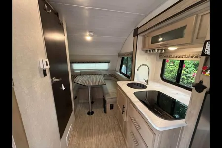 Easy Tow R-Pod for Couples & Families