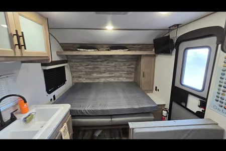 Andmel's Grand River 22MB Travel Trailer