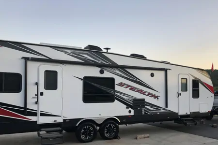 Kilroy's Stealth Forest River FQ2916 Toy Hauler