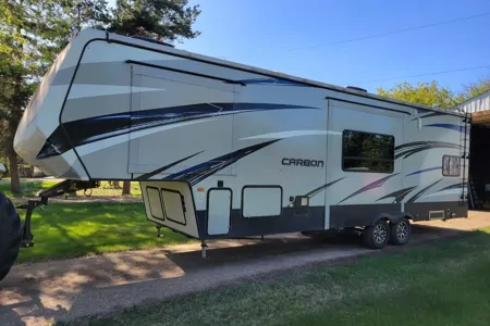 Ryan's Toy Hauler 10' Garage