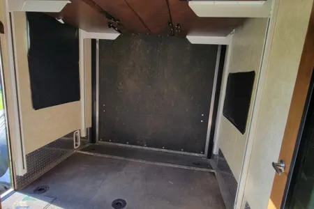 Ryan's Toy Hauler 10' Garage