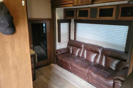 Ryan's Toy Hauler 10' Garage