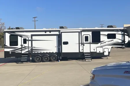Michael's Keystone Raptor Fifth Wheel