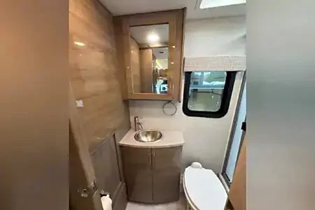 WiFi - Luxurious - Diesel - Great MPG (2)