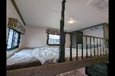 Spacious, Stylish, Family-Friendly: Camping Comfort 5th Wheel