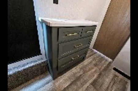 Spacious, Stylish, Family-Friendly: Camping Comfort 5th Wheel