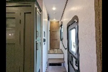 Spacious, Stylish, Family-Friendly: Camping Comfort 5th Wheel