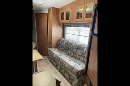 Fifth Wheel with rear bunks sleeps 8!
