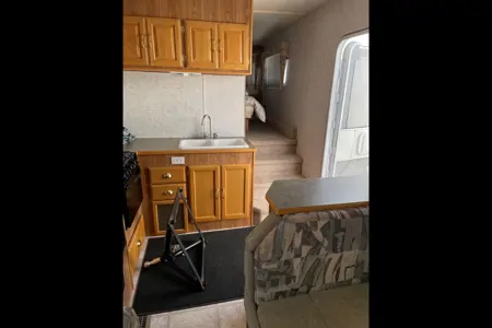 Fifth Wheel with rear bunks sleeps 8!