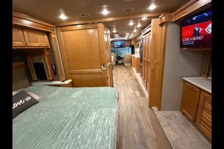 Christopher's Tiffin Motorhomes Allegro red 360 38ka Class A