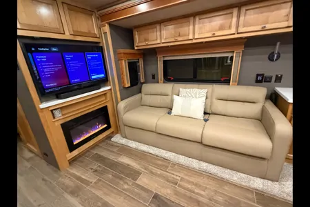 Christopher's Tiffin Motorhomes Allegro red 360 38ka Class A