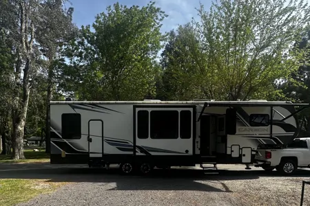 Liliana's Keystone Carbon Fifth Wheel