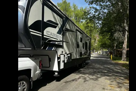 Liliana's Keystone Carbon Fifth Wheel