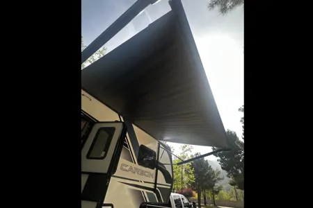 Liliana's Keystone Carbon Fifth Wheel