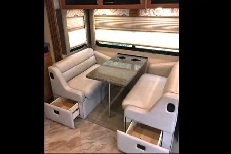 Goody's RV - Beautiful Fleetwood Bounder