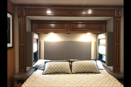 Goody's RV - Beautiful Fleetwood Bounder