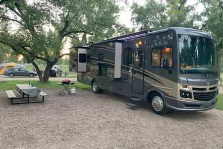 Goody's RV - Beautiful Fleetwood Bounder