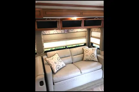 Goody's RV - Beautiful Fleetwood Bounder