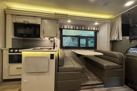 Travel in Comfort & Style: Carol’s Upscale Motor Home Awaits You!