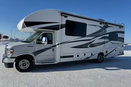 Travel in Comfort & Style: Carol’s Upscale Motor Home Awaits You!