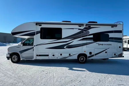 Travel in Comfort & Style: Carol’s Upscale Motor Home Awaits You!