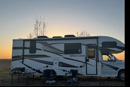 Travel in Comfort & Style: Carol’s Upscale Motor Home Awaits You!