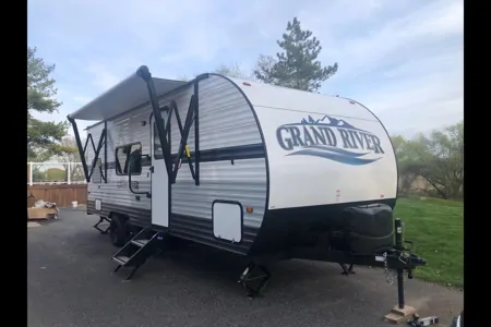 Grand Travel Trailer