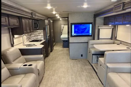 Thor Motor Coach Miramar Class A