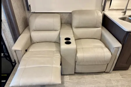 Thor Motor Coach Miramar Class A