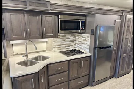 Thor Motor Coach Miramar Class A