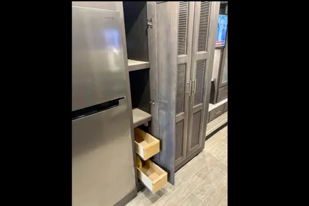 Thor Motor Coach Miramar Class A