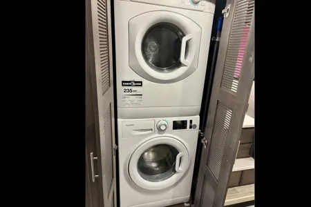 Thor Motor Coach Miramar Class A