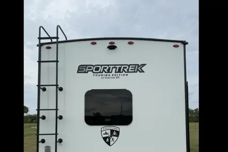 Troy & Kaila’s Venture RV SPORTTREK Travel Trailer