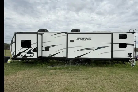 Troy & Kaila’s Venture RV SPORTTREK Travel Trailer